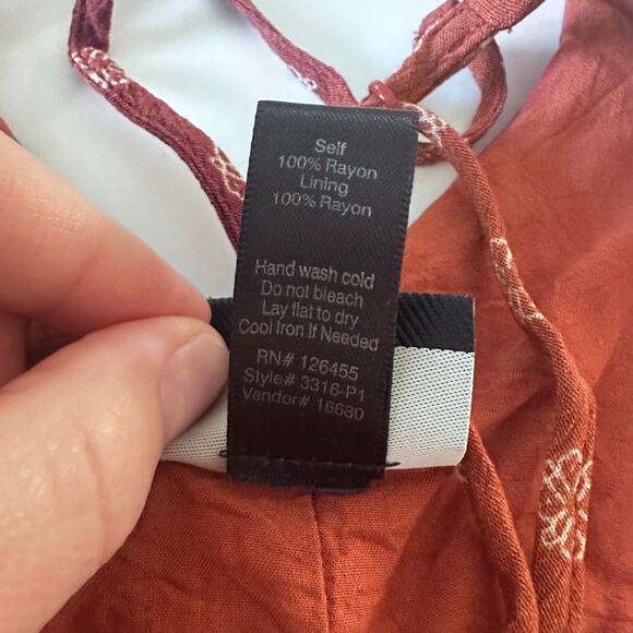 Buckle Daytrip Rust Floral Double V-Neck Tank - Small - Picture 8 of 11